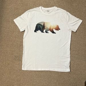 Men’s white old navy t-shirt